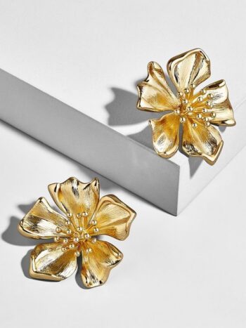 Flower golden earrings